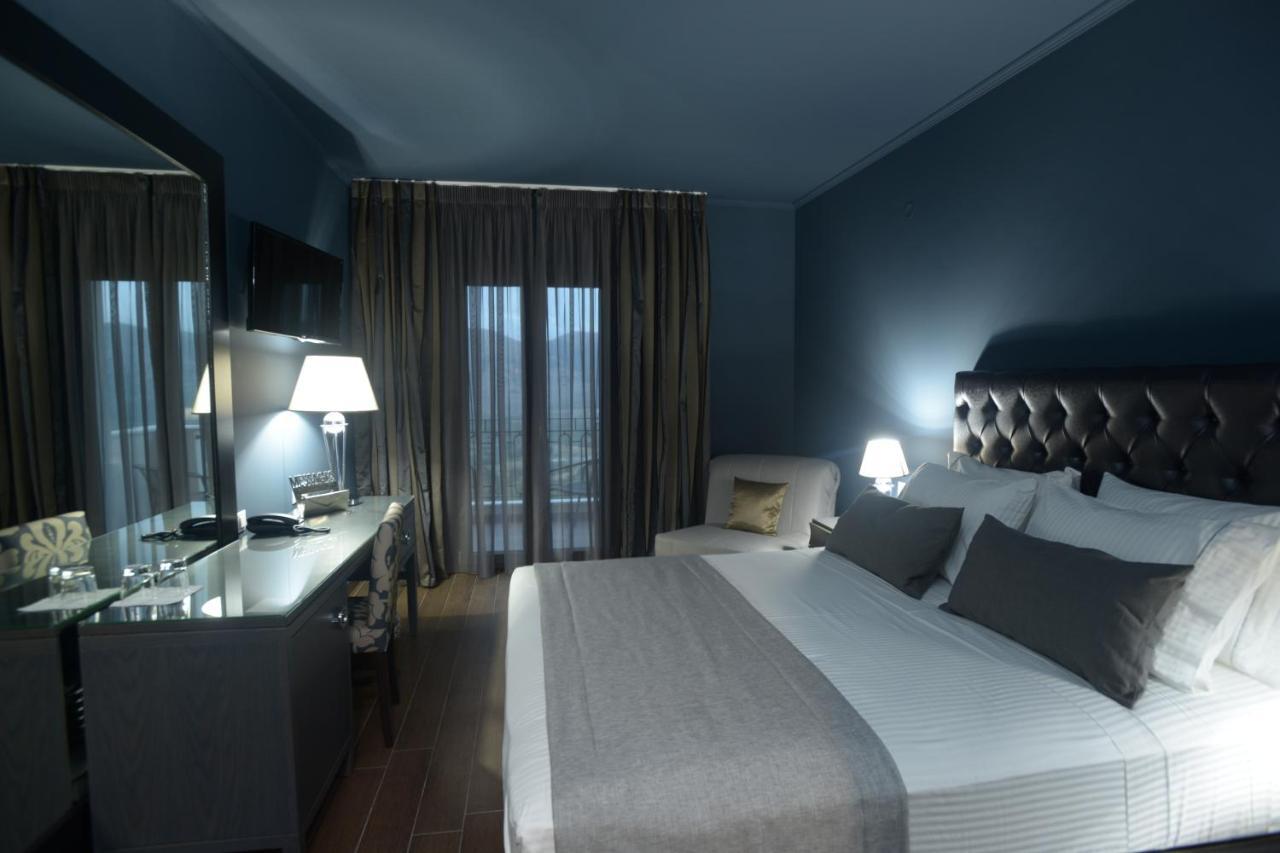 Theasis Hotel Paramythia Eksteriør bilde